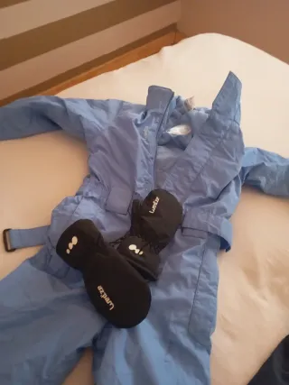 Mono, pantalón y manoplas nieve niño