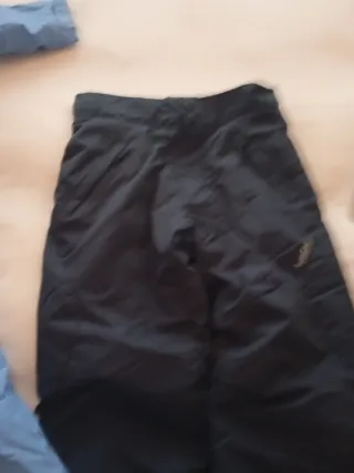 Mono, pantalón y manoplas nieve niño