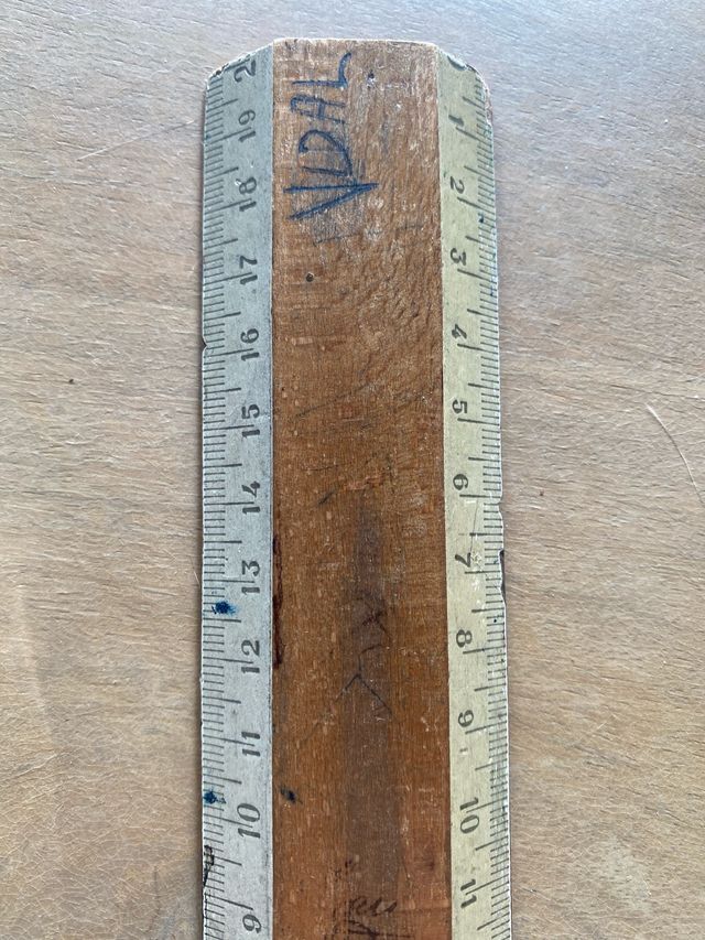 Lotto di 2 vecchie righe in legno. Antic