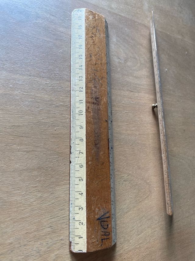 Lotto di 2 vecchie righe in legno. Antic