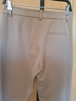 Pantalón Mango beige