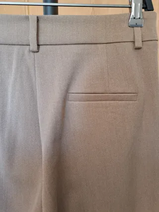 Pantalón Mango beige
