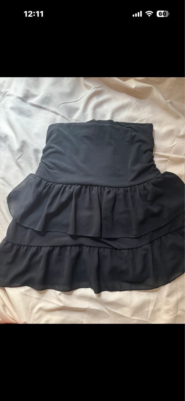 Falda negra con volantes