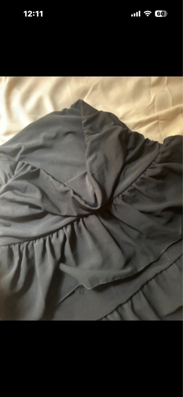 Falda negra con volantes