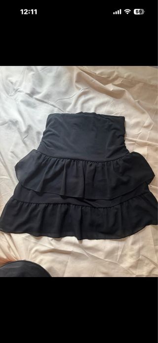 Falda negra con volantes