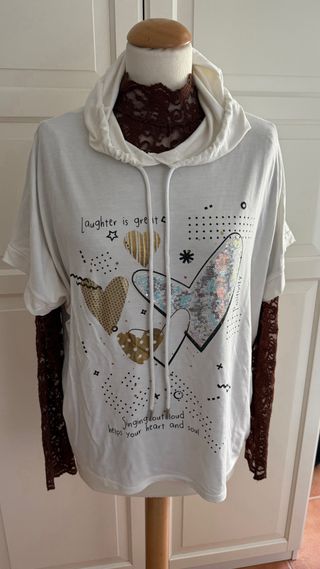 Camiseta encaje marrón cuello alto manga larga