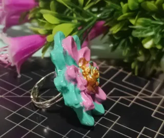 Anillo grande flor dulce oro, rosa, turquesa