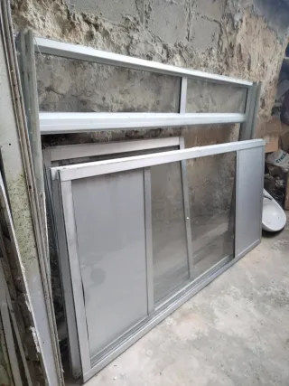 Dos puertas de balconera de aluminio