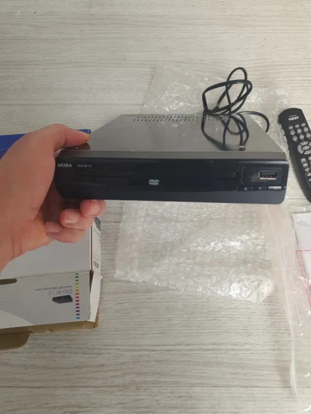 Reproductor DVD AKIRA con USB