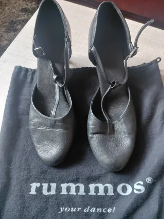 Zapatos de baile RUMMOS negros con cierre pulsera.
