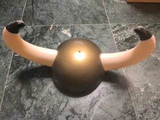 Casco Vikingo Beige y Dorado