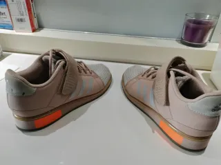 Zapatillas Adidas adiPower Mujer Talla 41. 5