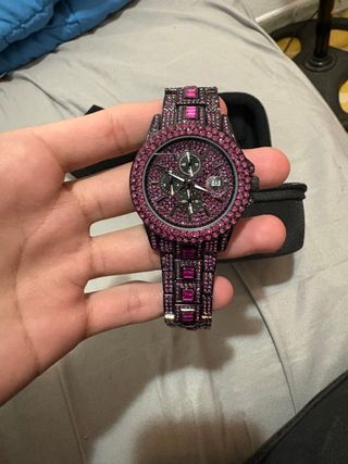 Orologio di lusso con cristalli rosa