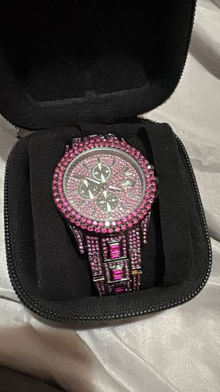 Orologio di lusso con cristalli rosa