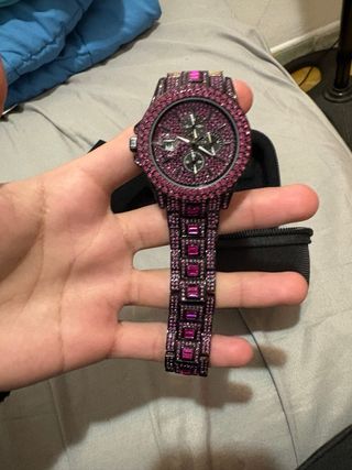 Orologio di lusso con cristalli rosa