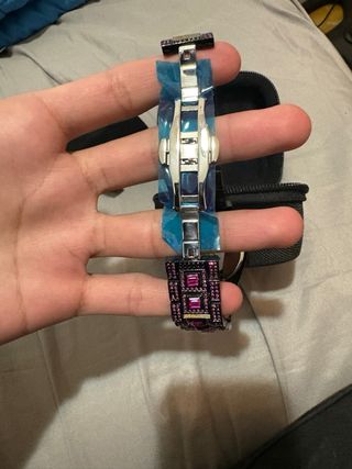 Orologio di lusso con cristalli rosa