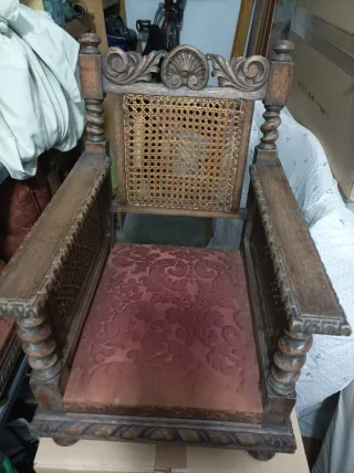 Sillóncitos de madera tallada y caña a mano son  3