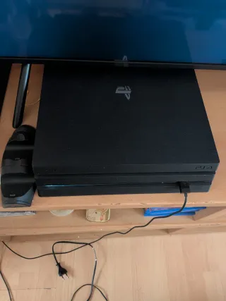 PS4 Pro 4TB + 8 Juegos + Mandos