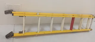 Escalera Fibra Amarilla