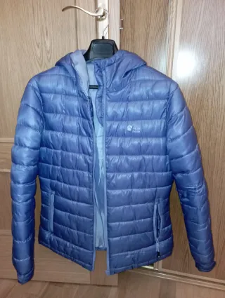 Cazadora Neak Peak azul de mujer.