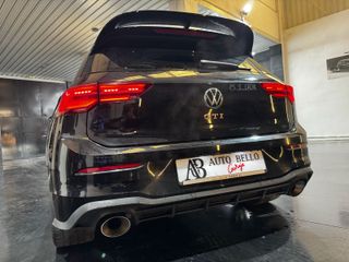 Volkswagen Golf GTI AKRAPOVIC
