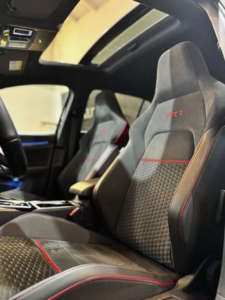 Volkswagen Golf GTI AKRAPOVIC