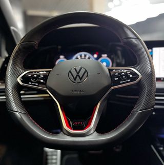 Volkswagen Golf GTI AKRAPOVIC