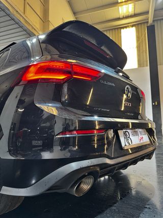 Volkswagen Golf GTI AKRAPOVIC