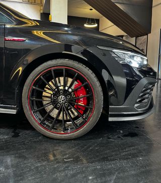 Volkswagen Golf GTI AKRAPOVIC