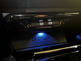 Volkswagen Golf GTI AKRAPOVIC