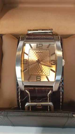 Reloj Guess Cuadrado Correa Marrón