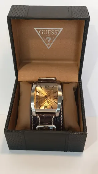 Reloj Guess Cuadrado Correa Marrón