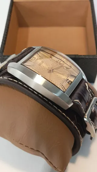 Reloj Guess Cuadrado Correa Marrón