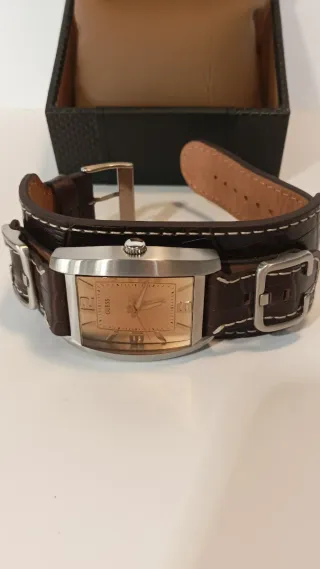 Reloj Guess Cuadrado Correa Marrón