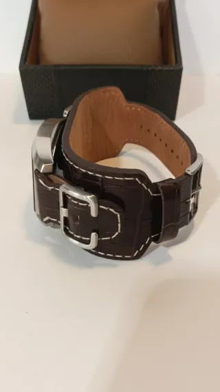 Reloj Guess Cuadrado Correa Marrón