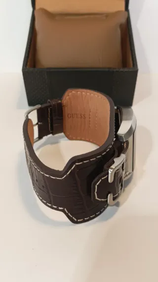 Reloj Guess Cuadrado Correa Marrón