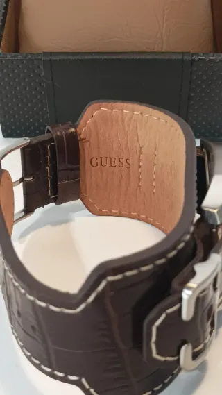 Reloj Guess Cuadrado Correa Marrón