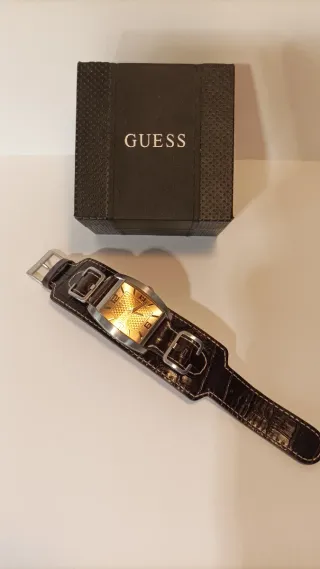 Reloj Guess Cuadrado Correa Marrón