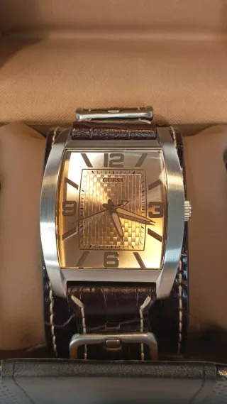 Reloj Guess Cuadrado Correa Marrón
