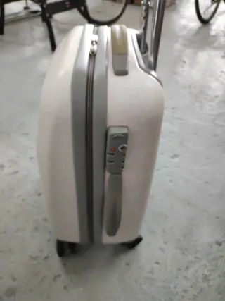 Maleta Roncato Blanca con Ruedas Giratorias