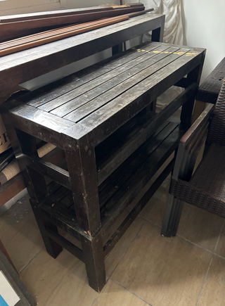 Mesa baja de madera rústica para terraza