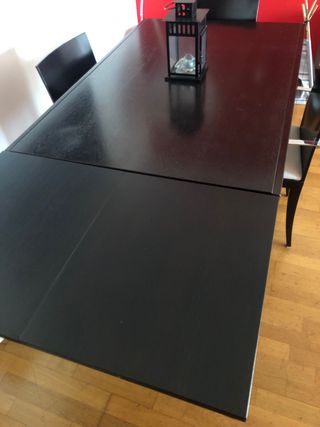 Mesa comedor extensible y 4 sillas de madera