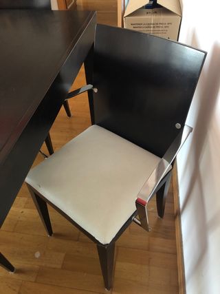 Mesa comedor extensible y 4 sillas de madera