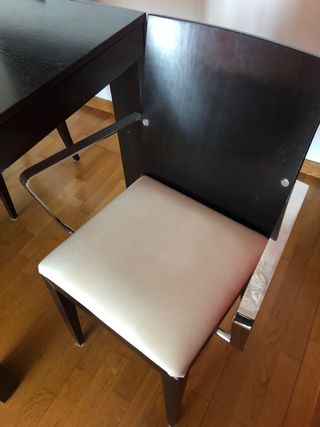 Mesa comedor extensible y 4 sillas de madera