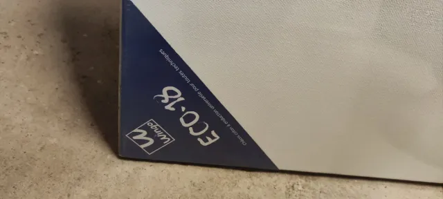 Lienzos blancos sin usar