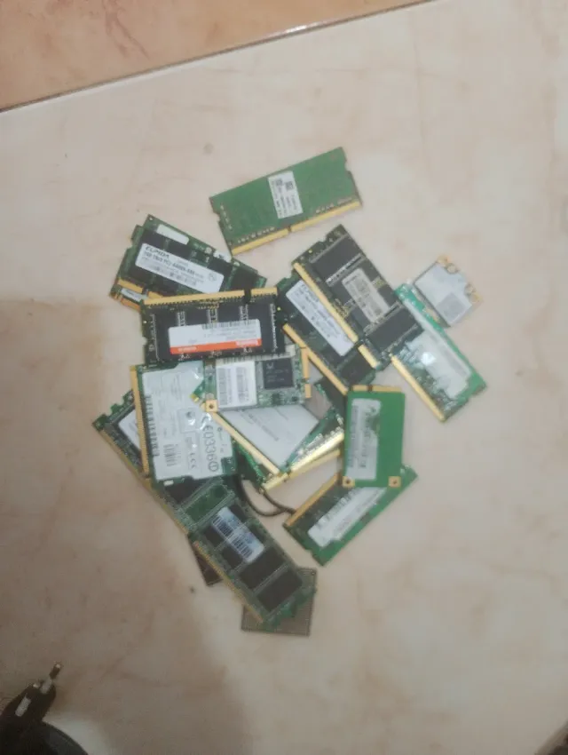 Lotes de RAM y ranuras RAM