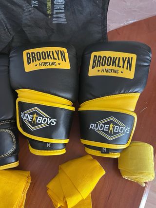 Kit Guantes Boxeo Brooklyn y Vendas Amarillas