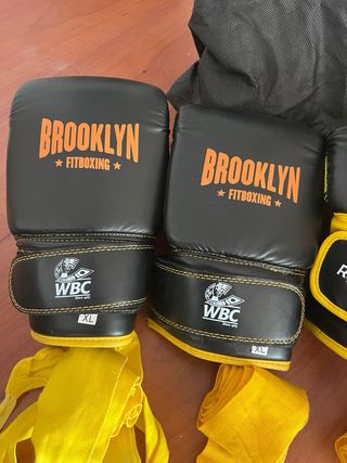 Kit Guantes Boxeo Brooklyn y Vendas Amarillas