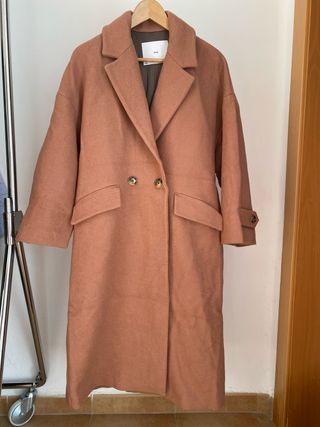 Abrigo Mango rosa oversize