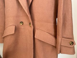 Abrigo Mango rosa oversize